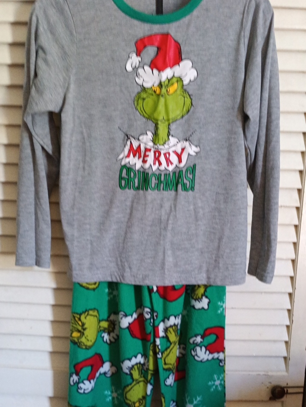 Kids' Grinch 'Merry Grinchmas' Long Sleeve Pajama Set - Gray & Green